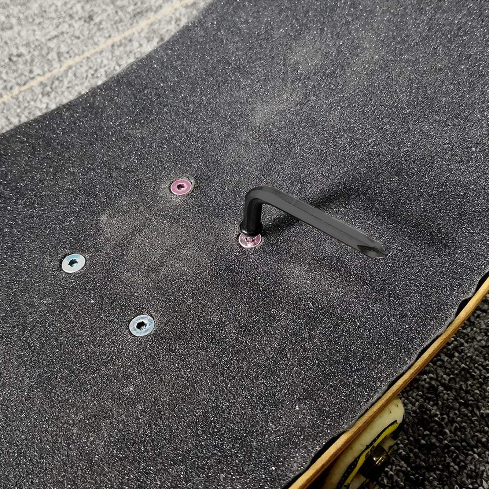 

T Skateboard Compact Portable Screwdriver Wrench for Long Board Skate Accessories Skateboard Screwdriver