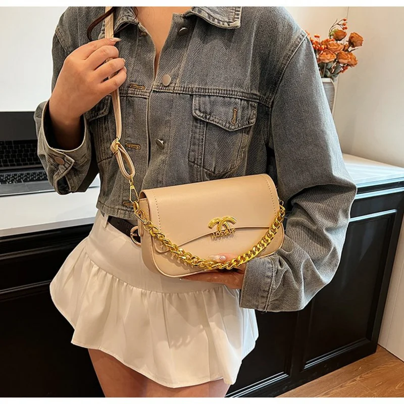 

Luxury Women Work Bag With Multiple Interior Pockets For Organization In A Sleek Professional Leather Design