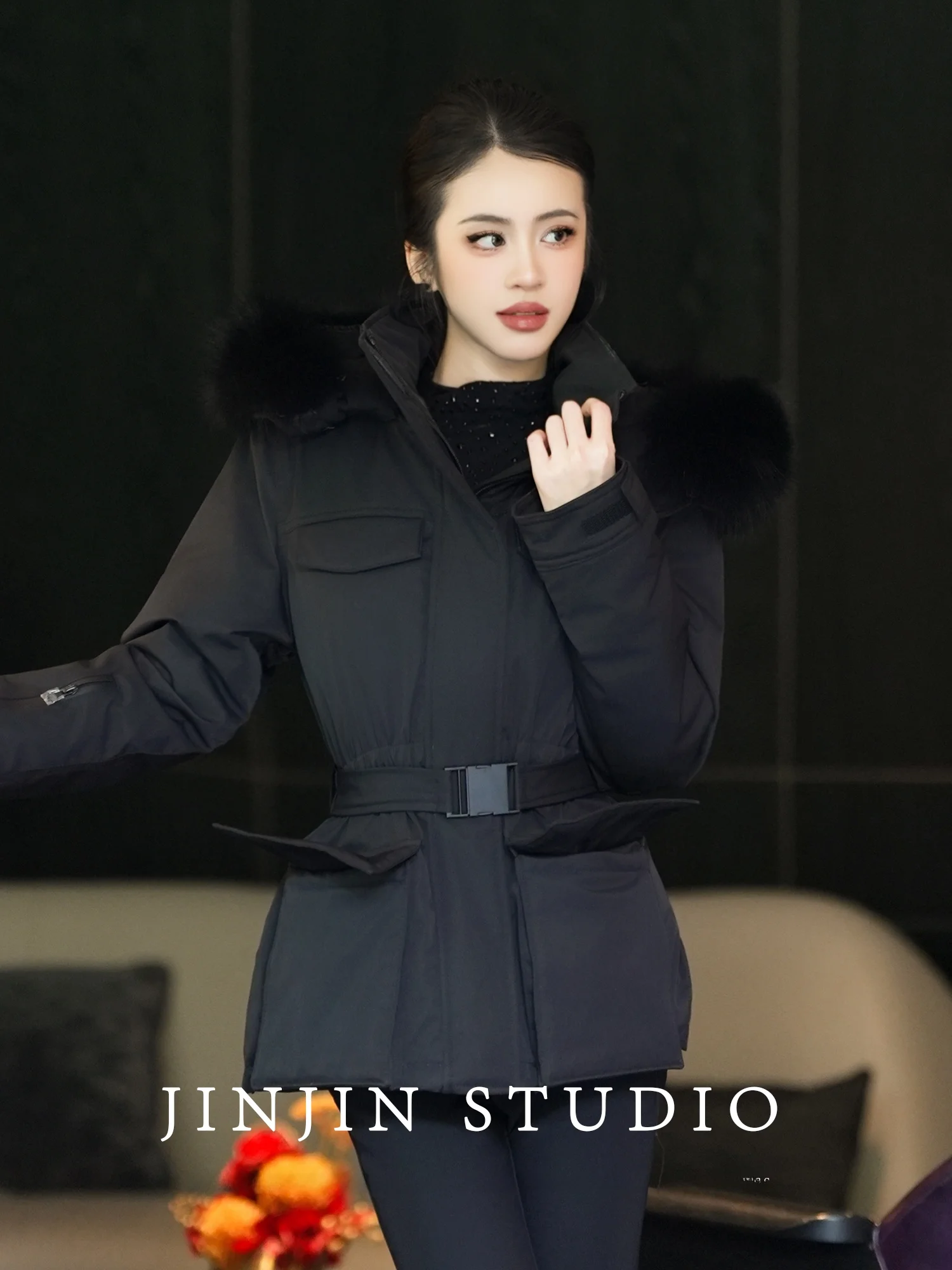 

Зимняя пуховая куртка MD Warm Shield 2025 из водоотталкивающей ткани, приталенная, на молнии, с длинными рукавами и капюшоном