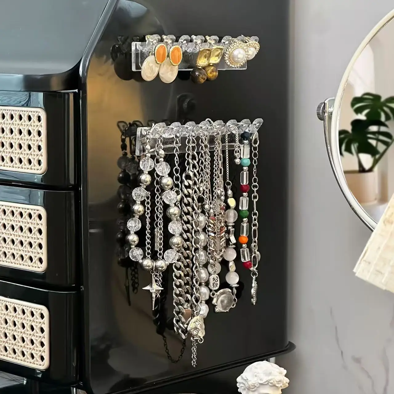 Estante de almacenamiento de collares detrás de la puerta del gabinete con espejo, estante de presentación de joyería antienredos, adecuado para hombres y mujeres, 3/6/12/18 Uds.