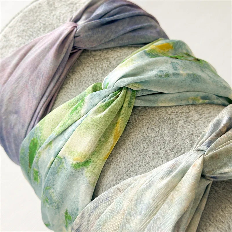 

Oil Painting Satin Hairband: Niche Vintage Cross-Style High-Crown Wide-Band Gradient-Dye Hairband, Face-Framing Hair Clip