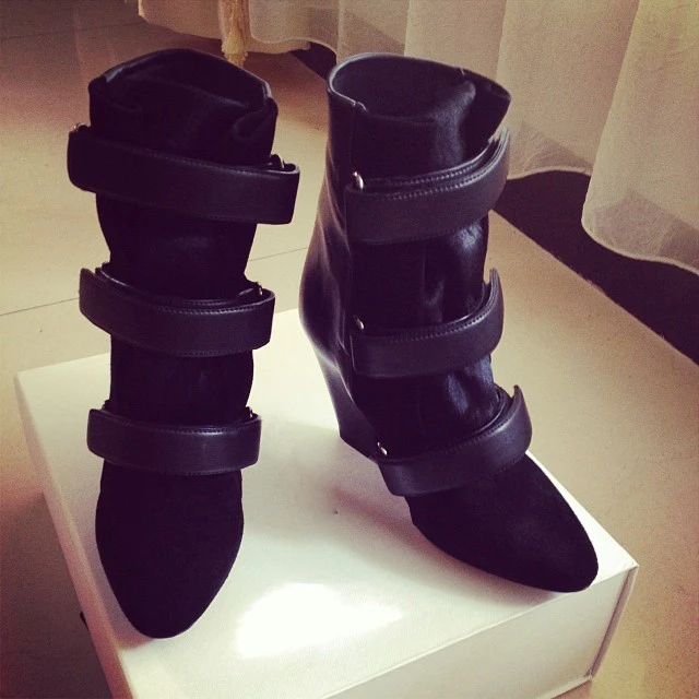 Roman Woman Horsehair Patchwork Magic Tape Wedge Ankle Boots Three Buckle Strap Women Pointed Toe Short Boots Para Mujere
