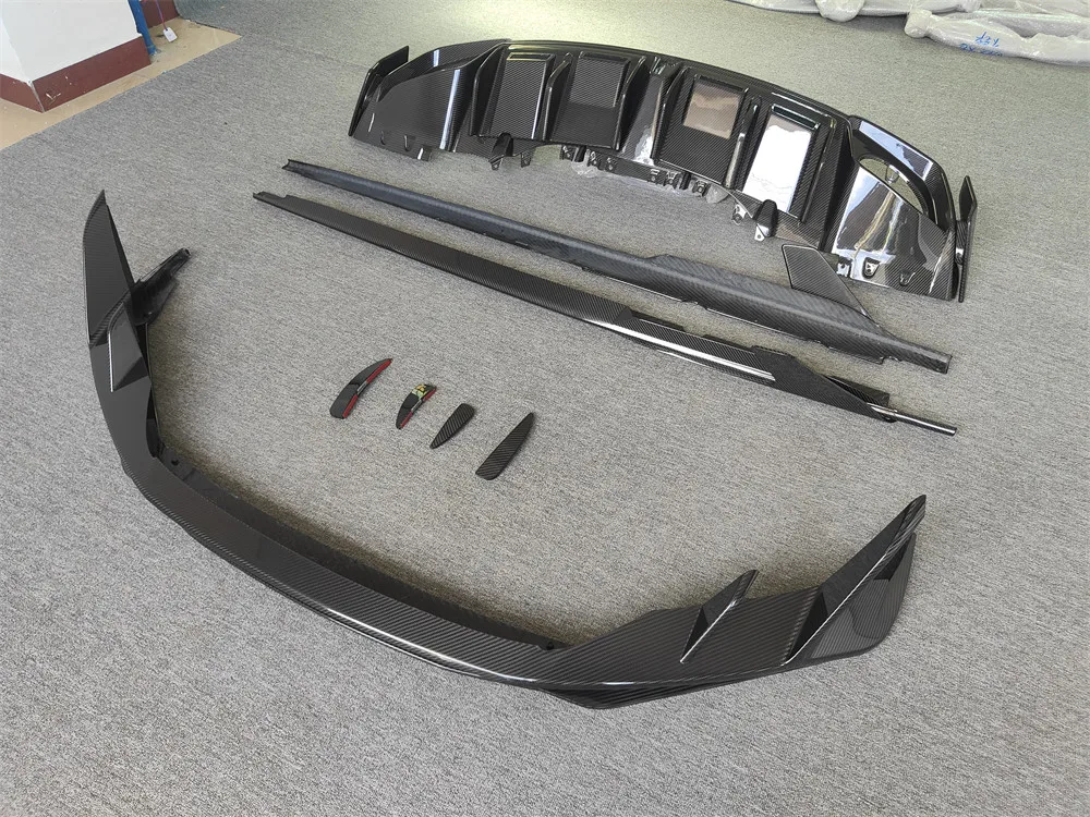 Used for Audi R8 high-quality carbon fiber body kit CAP style front bumper splitter front lip rear diffuser side skirt body kit