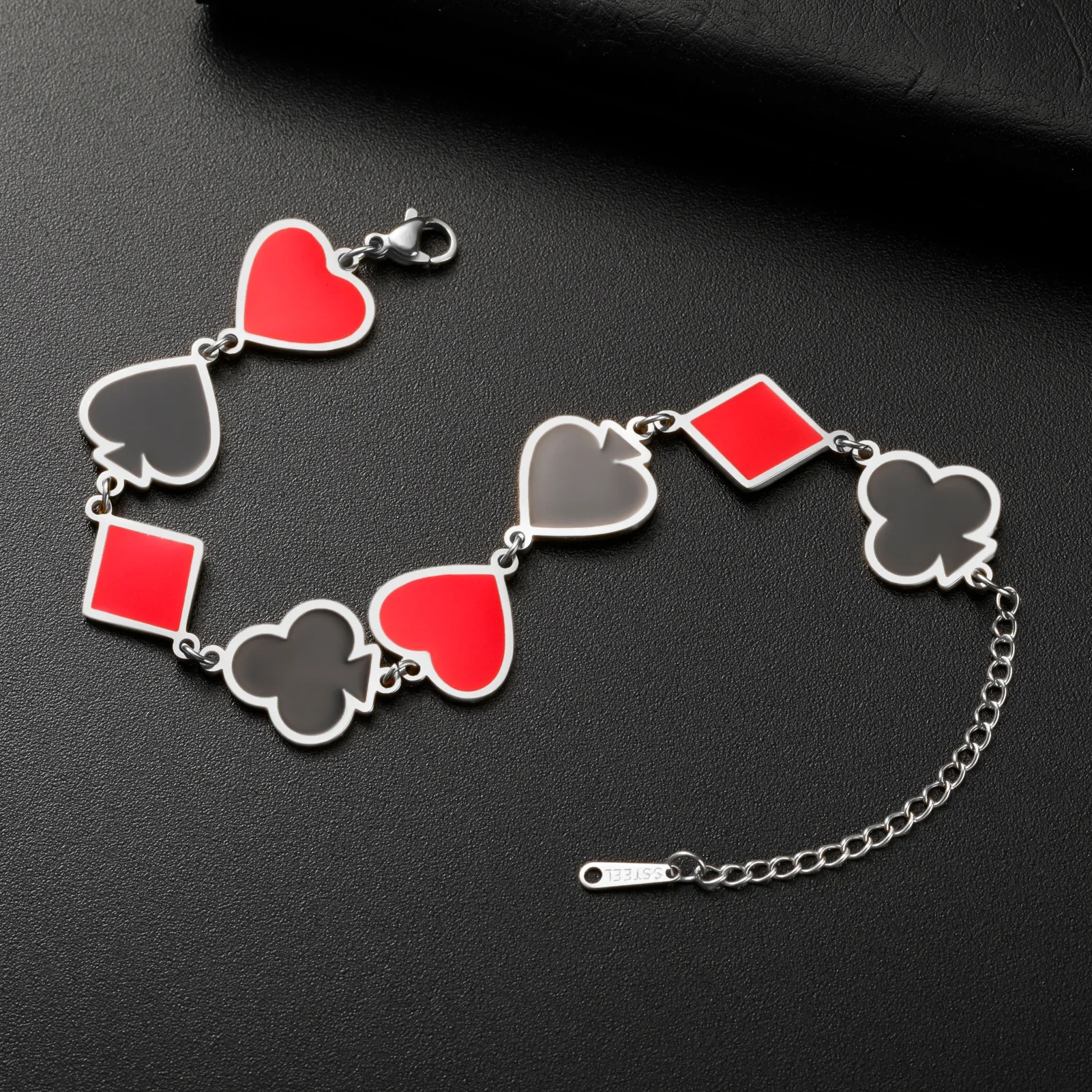 1 Stück Spielkarten-Emaille-Armband Edelstahl-Armband mit Lustigen Kartenelementen Einzigartiger Schmuck Geschenk für Frauen und Männer Großhandel – Detail 1