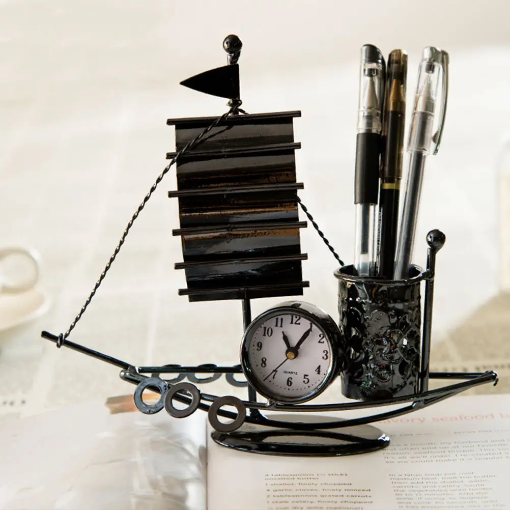 

Металлическая подставка для ручек в виде парусника, настольный органайзер, настольные часы, декор для офисного стола, художественное изделие из железа, хранение канцелярских принадлежностей, идея для подарка