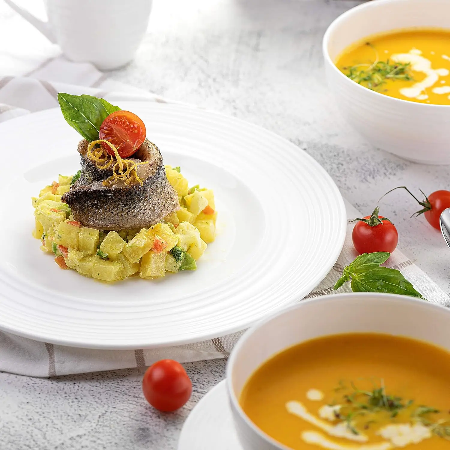 طقم أواني طعام صينية من إنفينيتي بون - طقم أواني طعام مستديرة مكون من 16 قطعة، يتضمن أوعية حساء وأطباق عشاء وأطباق سلطة