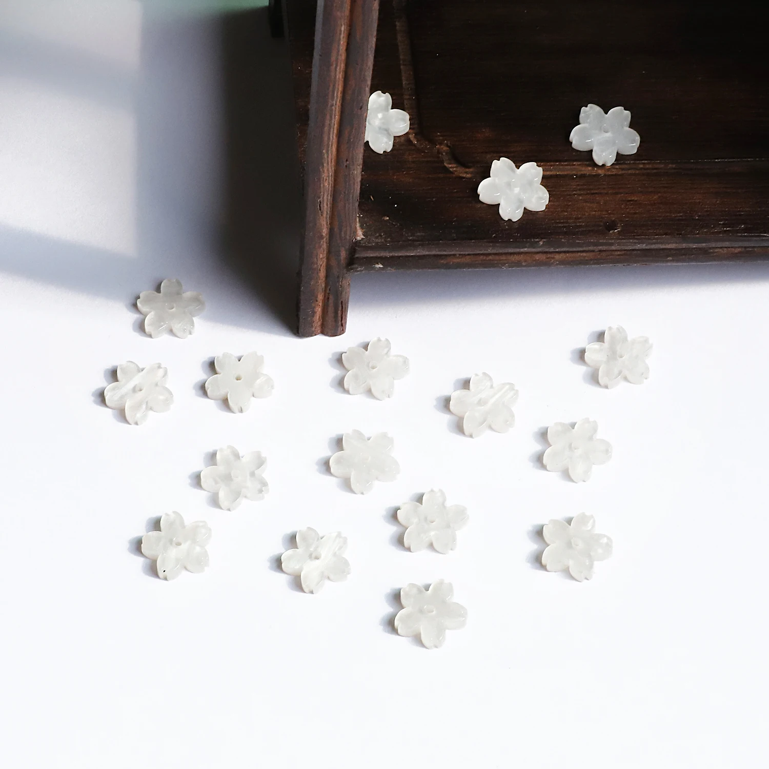 20Pcs 10mm Sakura Begonia Flower Beads Acrylic Five Petal Flower Bulk Spacer Beads for DIY Antique Jewelry Accessories