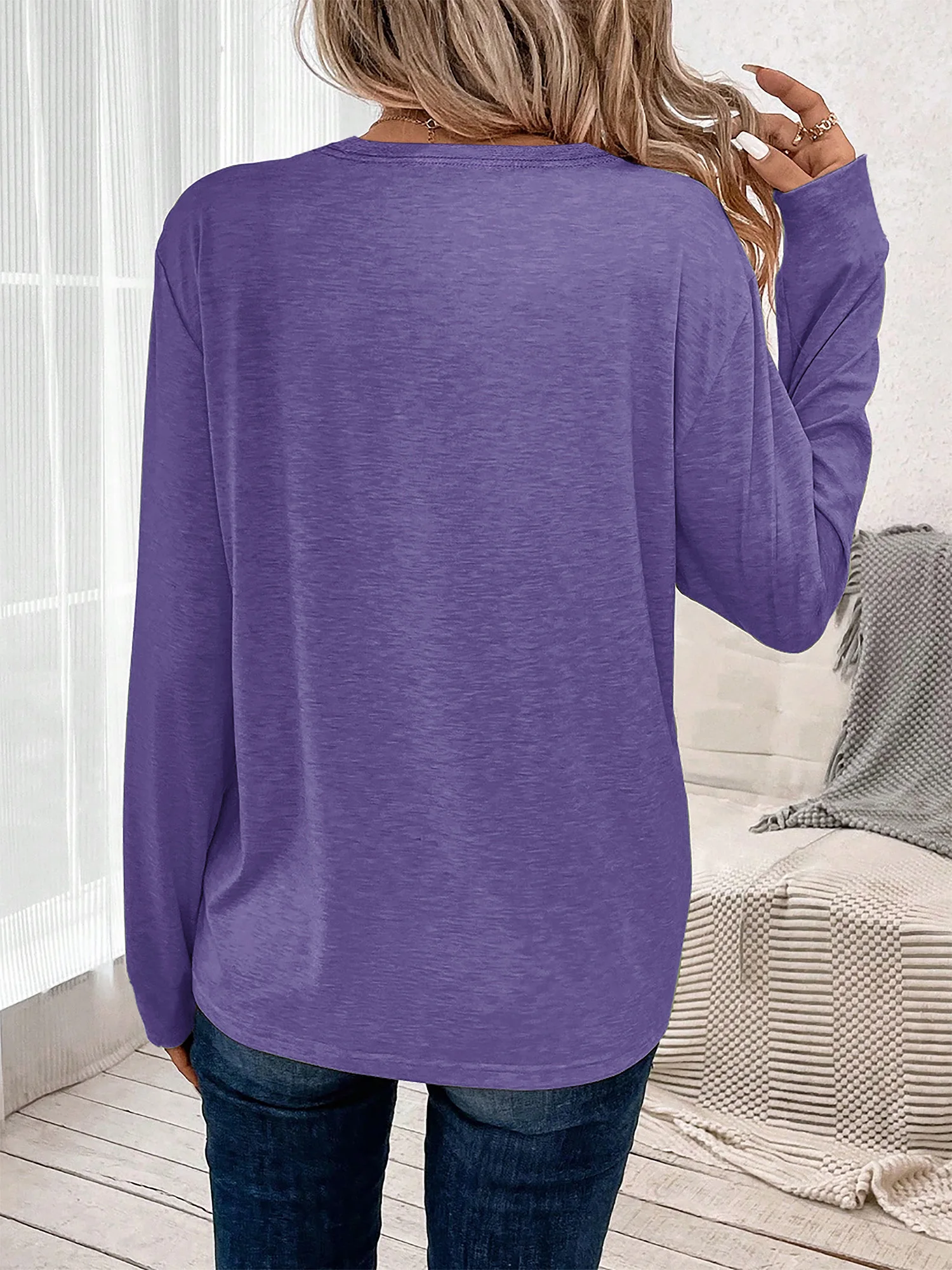 Women's Halloween Long Sleeve Crew Neck T-Shirt with Cute White Cat on Broom Moon Stars Magic Print, Soft Funny Spooky Gift, Casual Athletic Vacation Top