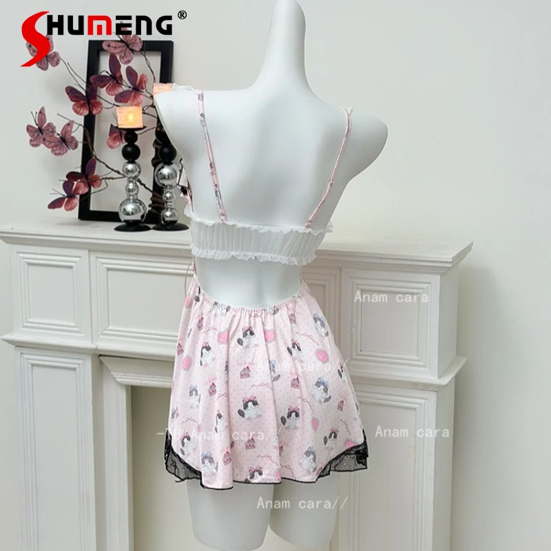 ชุดนอนลายดอกไม้หวานซึ้งพร้อมแผ่นรองหน้าอก ผ้าไหมซาตินเนื้อเย็น ชุดนอนเซ็กซี่ สไตล์บริสุทธิ์เย้ายวนใจสำหรับผู้หญิง