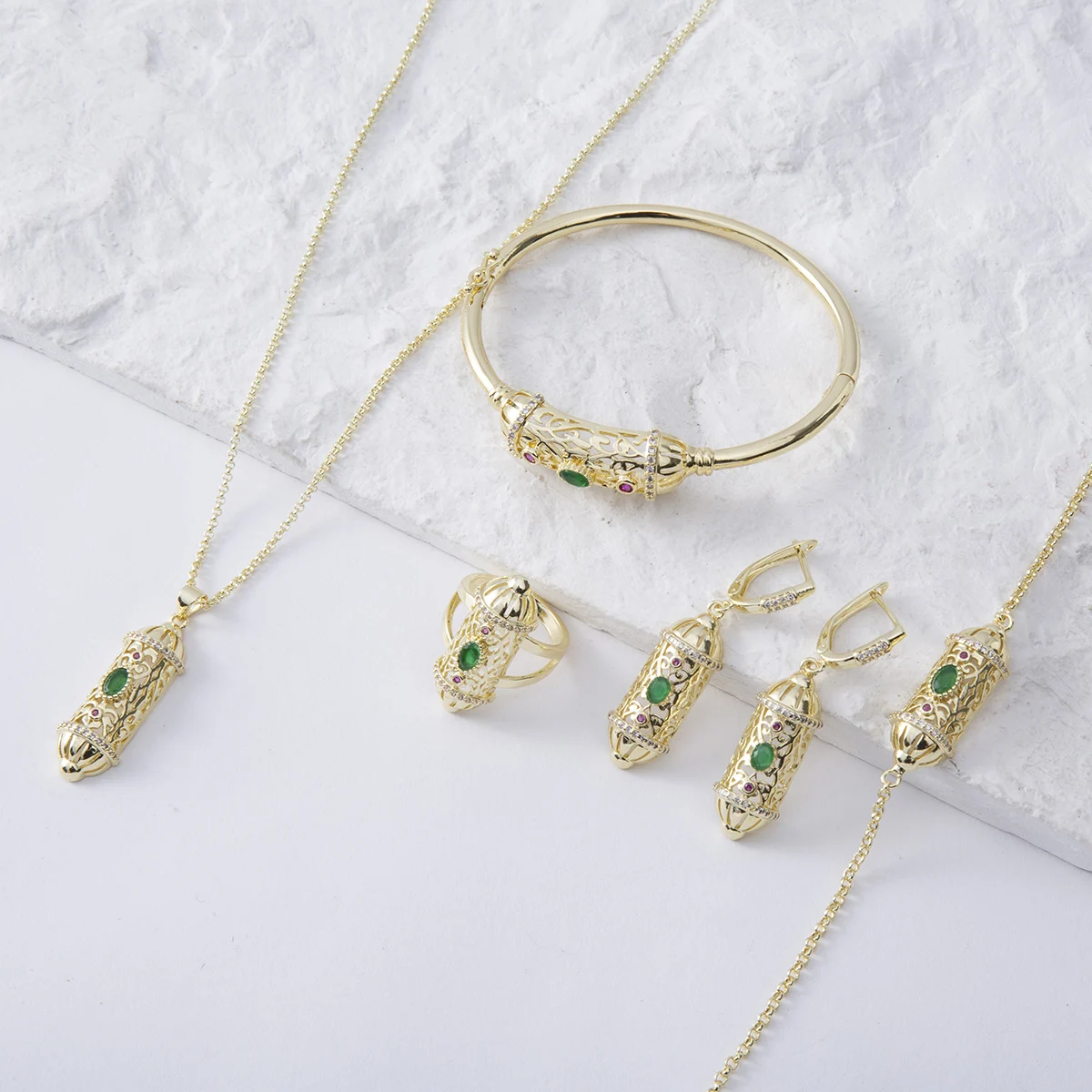 

Hot Selling Accessory Wedding Jewelry Set For Women Green Decorative Stone Hollow Round Necklace Bracelet