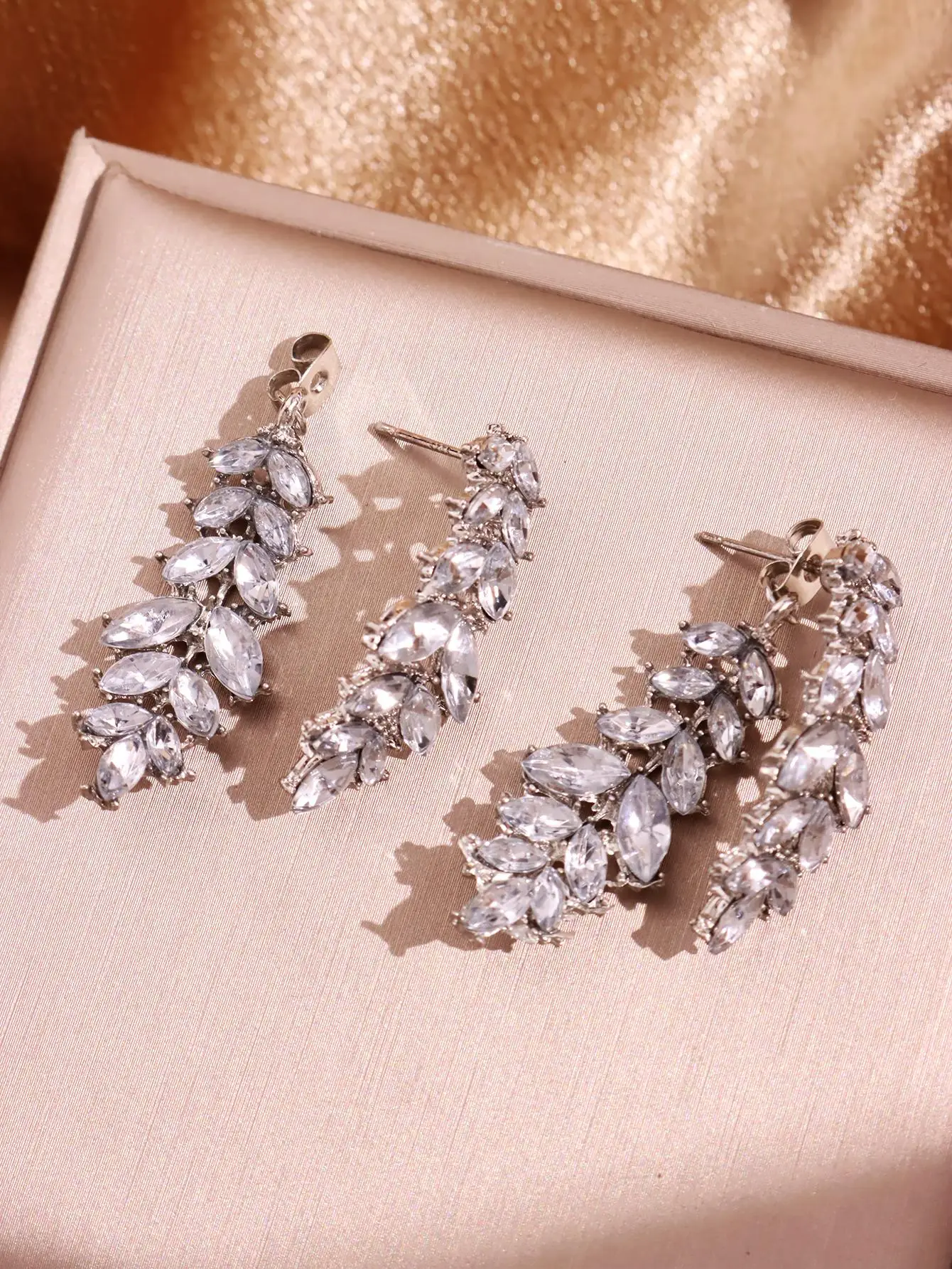 الأقراط الكريستالية من ورق الصفصاف للنساء ، الزركون اللامع ، الضوء ، الموضة الفاخرة ، حفل زفاف رومانسي ، هدايا مجوهرات للفتيات