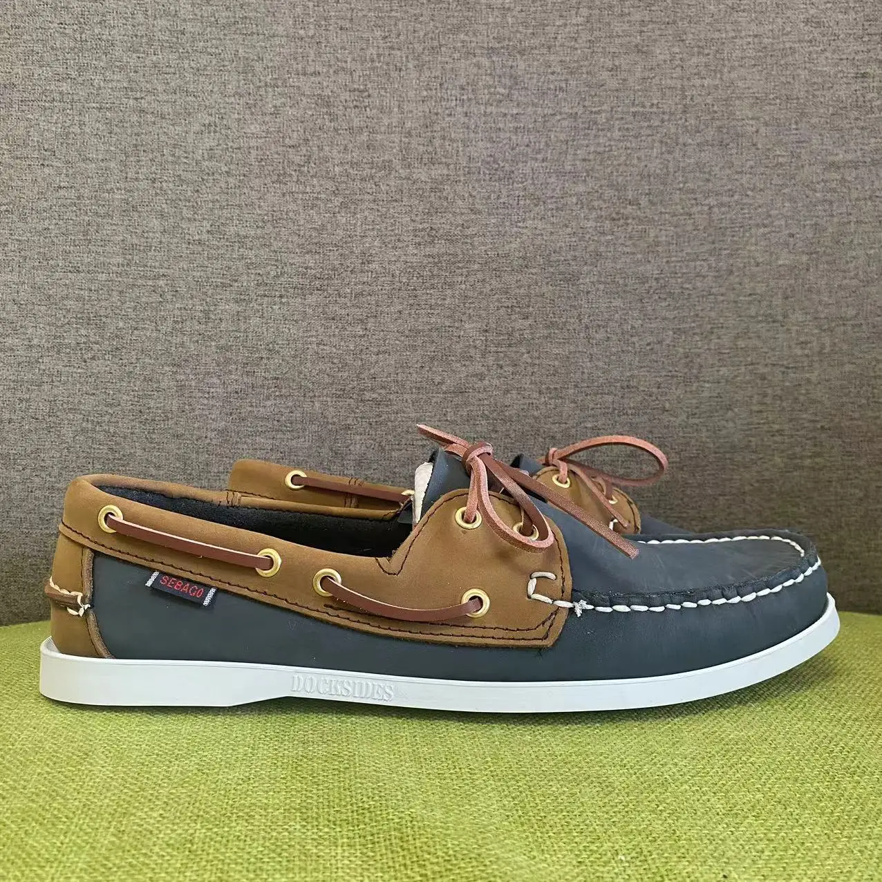 รองเท้าผู้ชาย Sebago Docksides แท้สำหรับผู้ชายรองเท้าหนังนิ่มแบบผูกเชือกรองเท้าทรงเรือ AB052