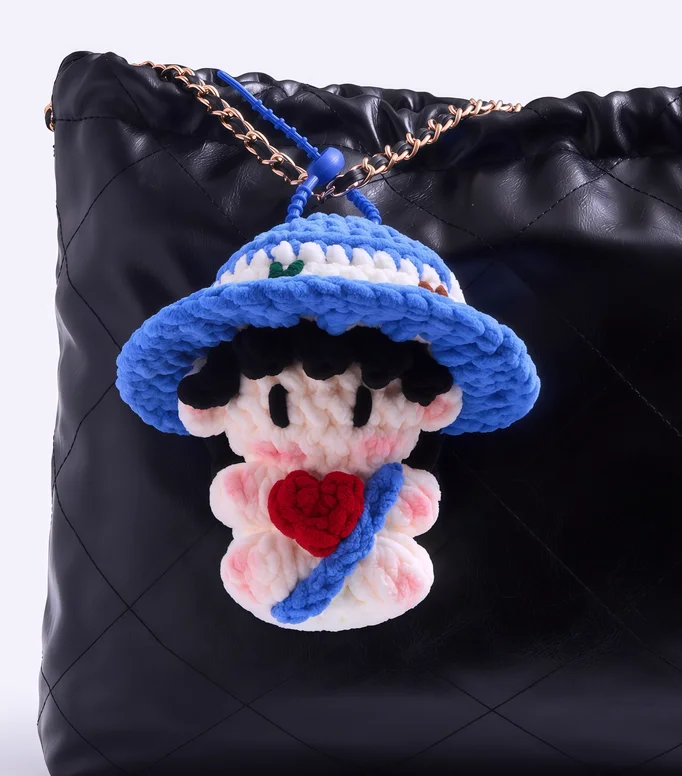 Hand-crocheted doll pendants around stars Concert aid package pendants