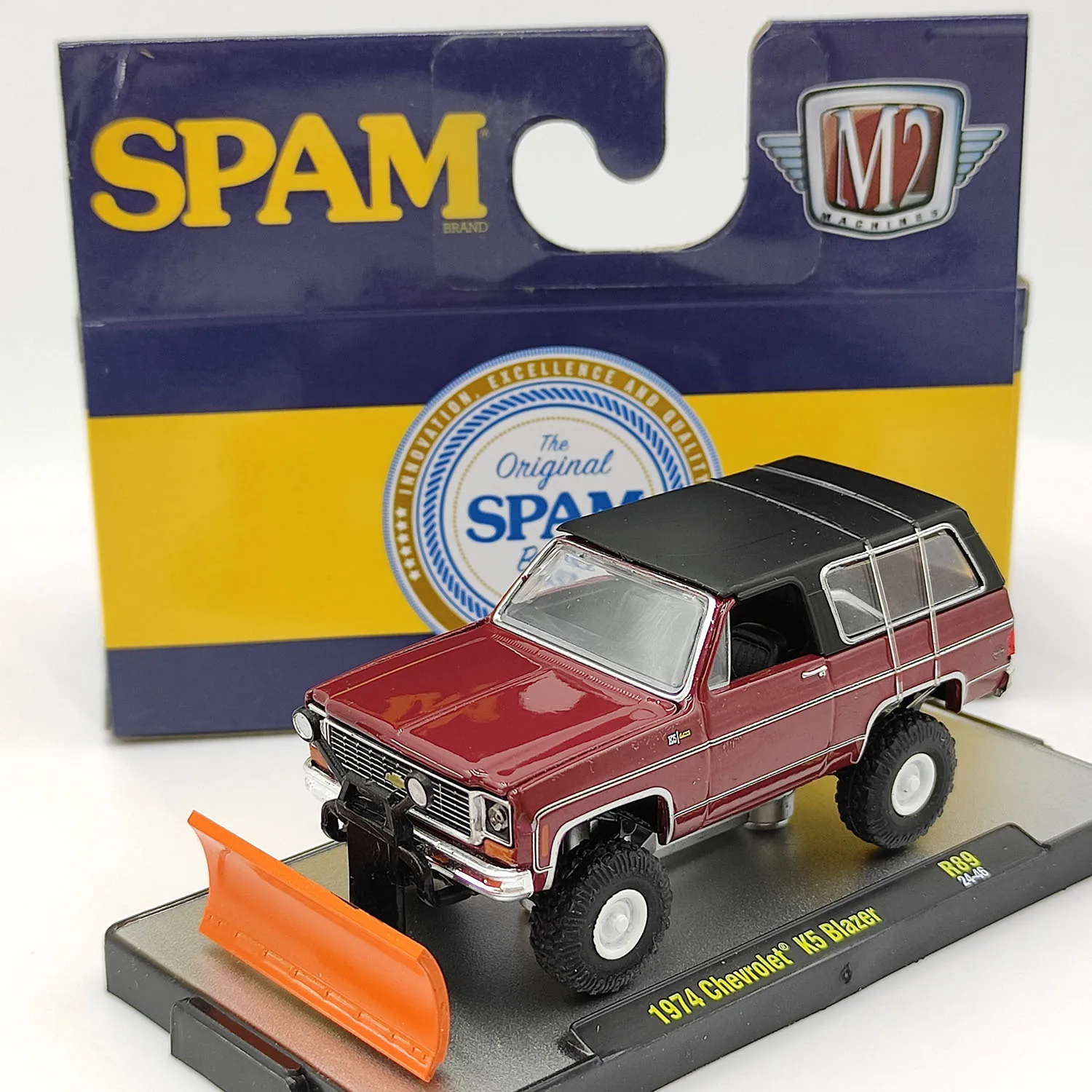 

1:64 Scale M2 Diecast Alloy 1974 Chevrolet K5 Blazer Off-road Vehicle Toys Cars Model Classic Adult Gift Souvenir Static Display