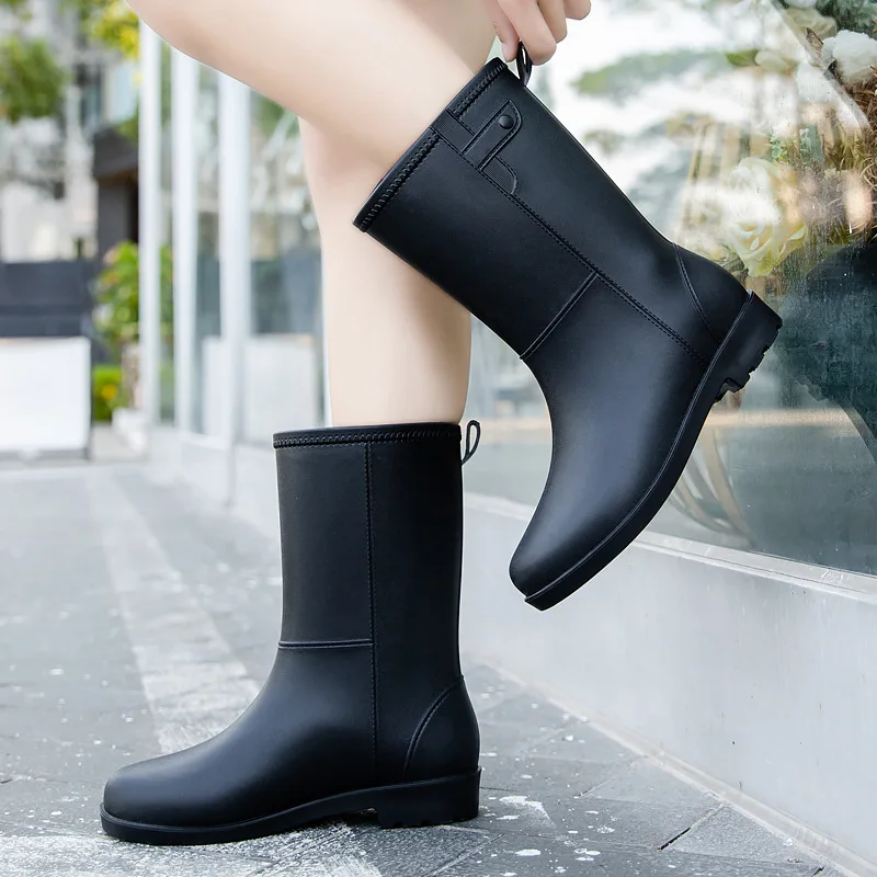 2023 New Women's Fashionable Mid-calf Plus Velvet Rain Boots Thick-soled Lightweight Water Shoes  Rainy Day Outdoor  Non-slip