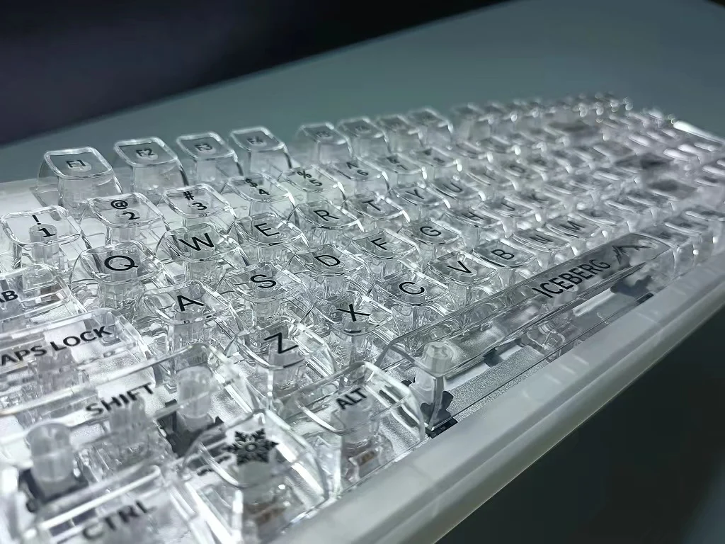 

Fully transparent keycap CBSA height unengraved 132 key box small full set without stiffeners for mechanical keyboard