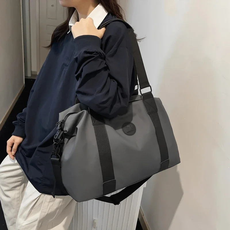 Casual Solid Large Capacity Travel Tote Simple Fashion Versatile Sense of Luxury Shoulder and Crossbody Bags for Women 2025 Hot