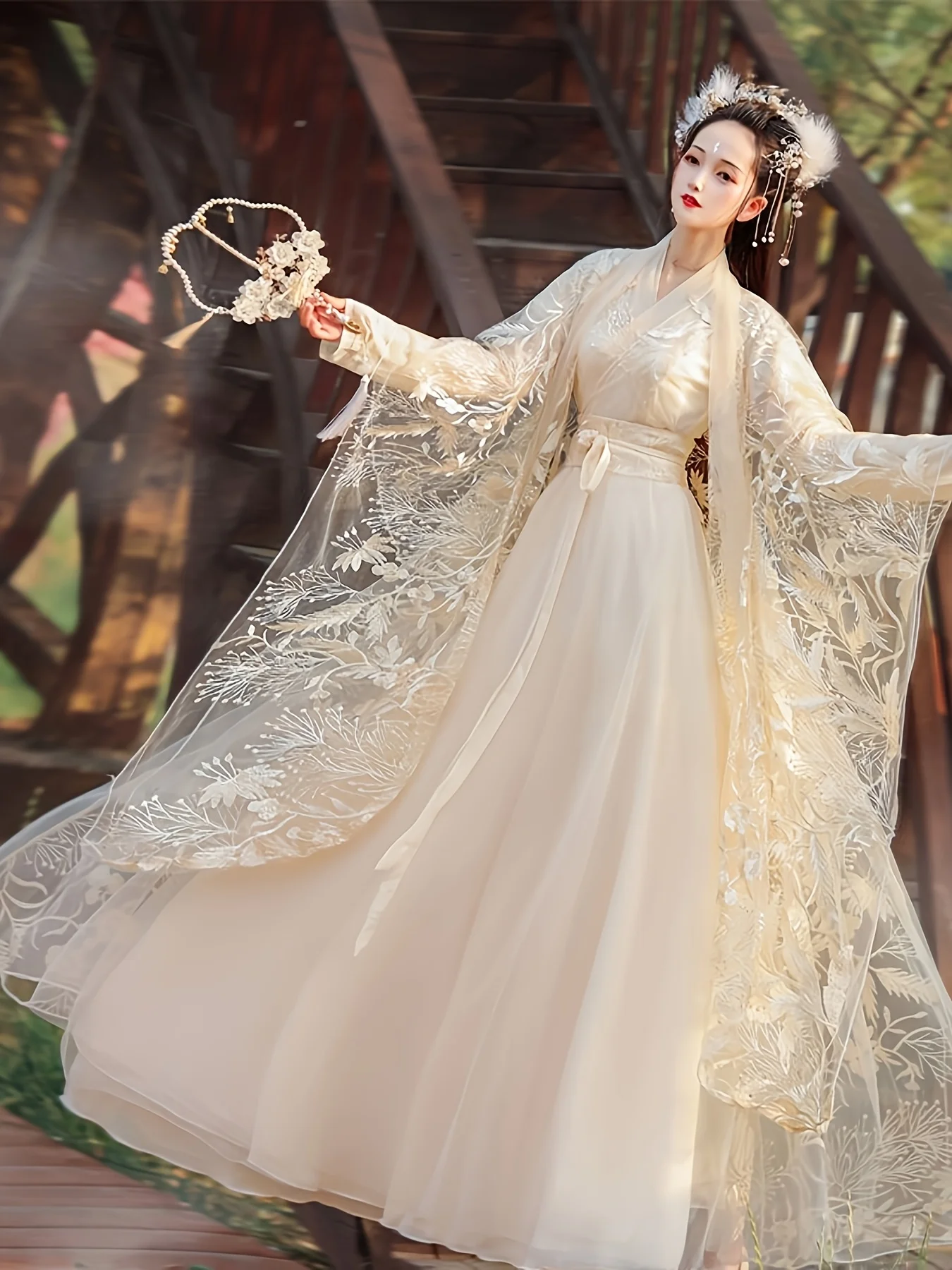Costume traditionnel Hanfu pou - Embroidery Yellow avis et prix
