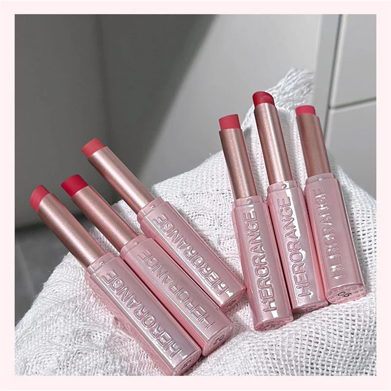 หมอกแสงแห่งความรักอันดุเดือดของ LipstickHR596ไม่ซีดจางง่ายและไม่ง่ายต่อการยึดติดกับถ้วยลิปบาล์มให้ความชุ่มชื้น