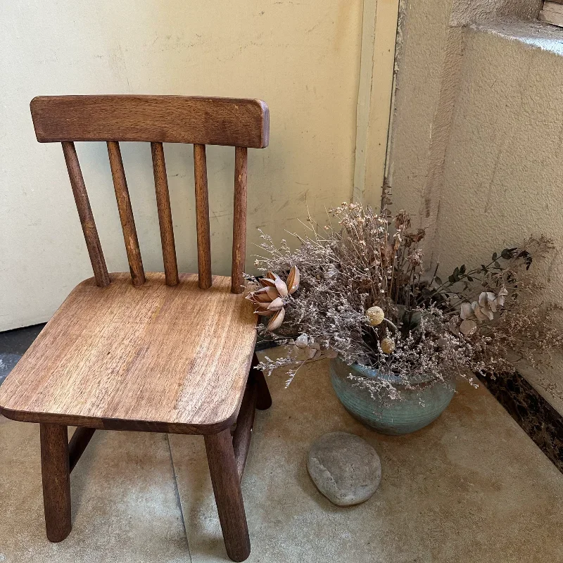 All solid wood Windsor chair, medieval style living room coffee table low stool shoe changing stool, children's writing learning