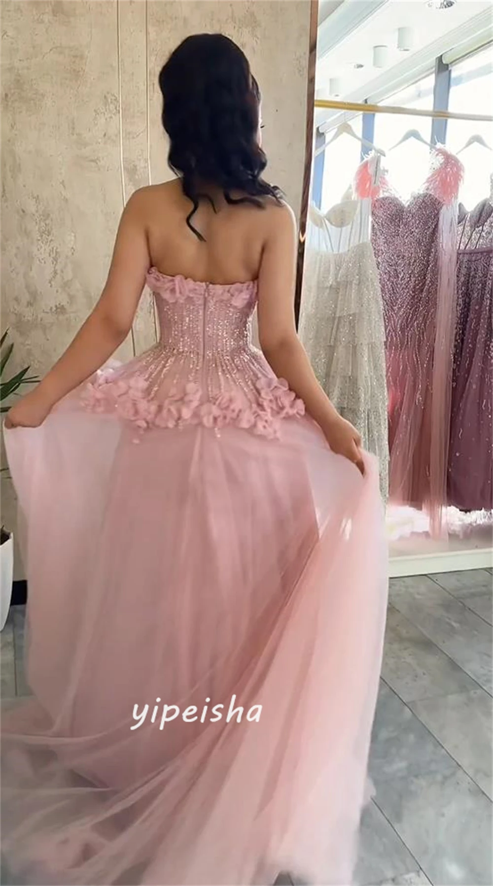 Abiti lunghi su misura per abiti da cerimonia su misura senza spalline a trapezio con fiori drappeggiati con perline in tulle personalizzati