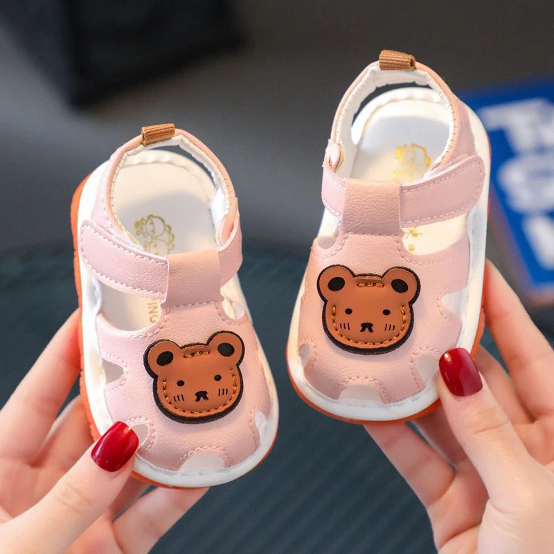 Scarpe da abbaiare per bambini estate simpatico cartone animato modello orso sandalo può fare un suono bambino scarpe Casual antiscivolo con suola