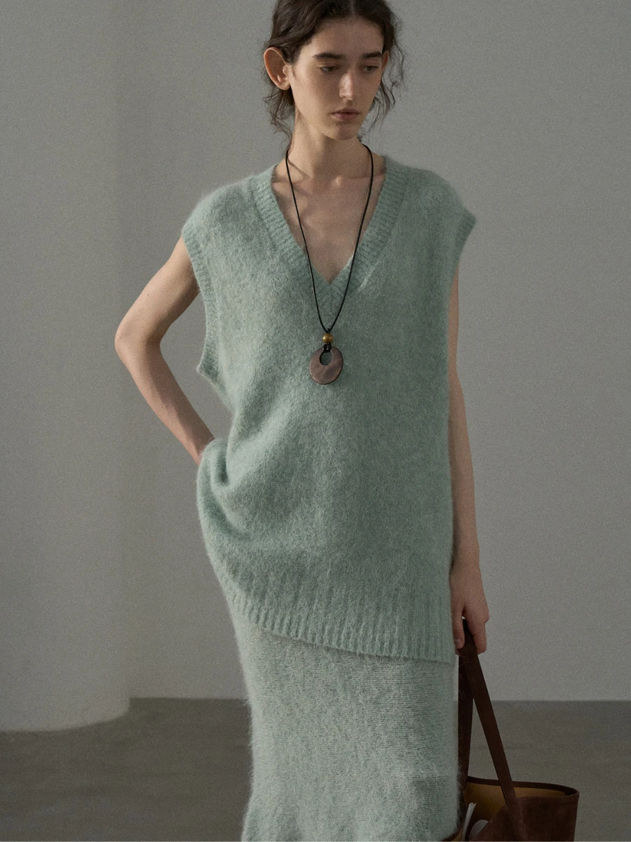 

Soft Alpaca Knitted V-Ne Vest Women's Spring Autumn Outerwear Loose Mid-Length Layering Top Commute Sle Pure Color