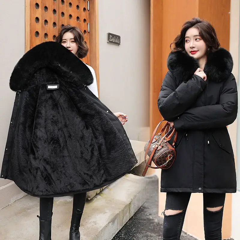 

2025's Cozy Trend: Oversized Long Padded Coat. Embrace the relaxed K-fashion vibe this winter.