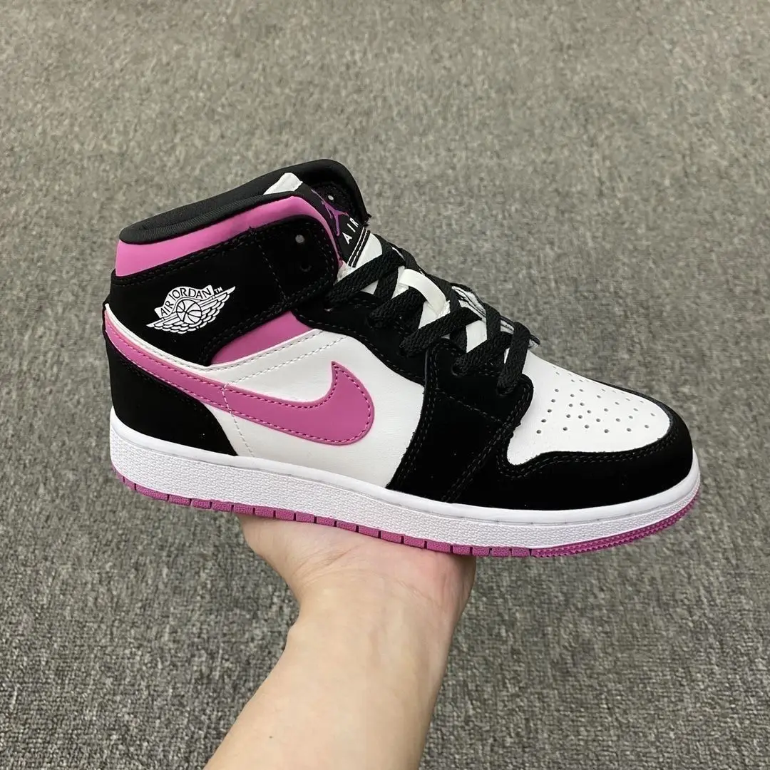 حذاء Jordan Air Jordan 1 Mid Se الرياضي المريح باللون الأسود والأبيض والأرجواني Retro Mid Top Board