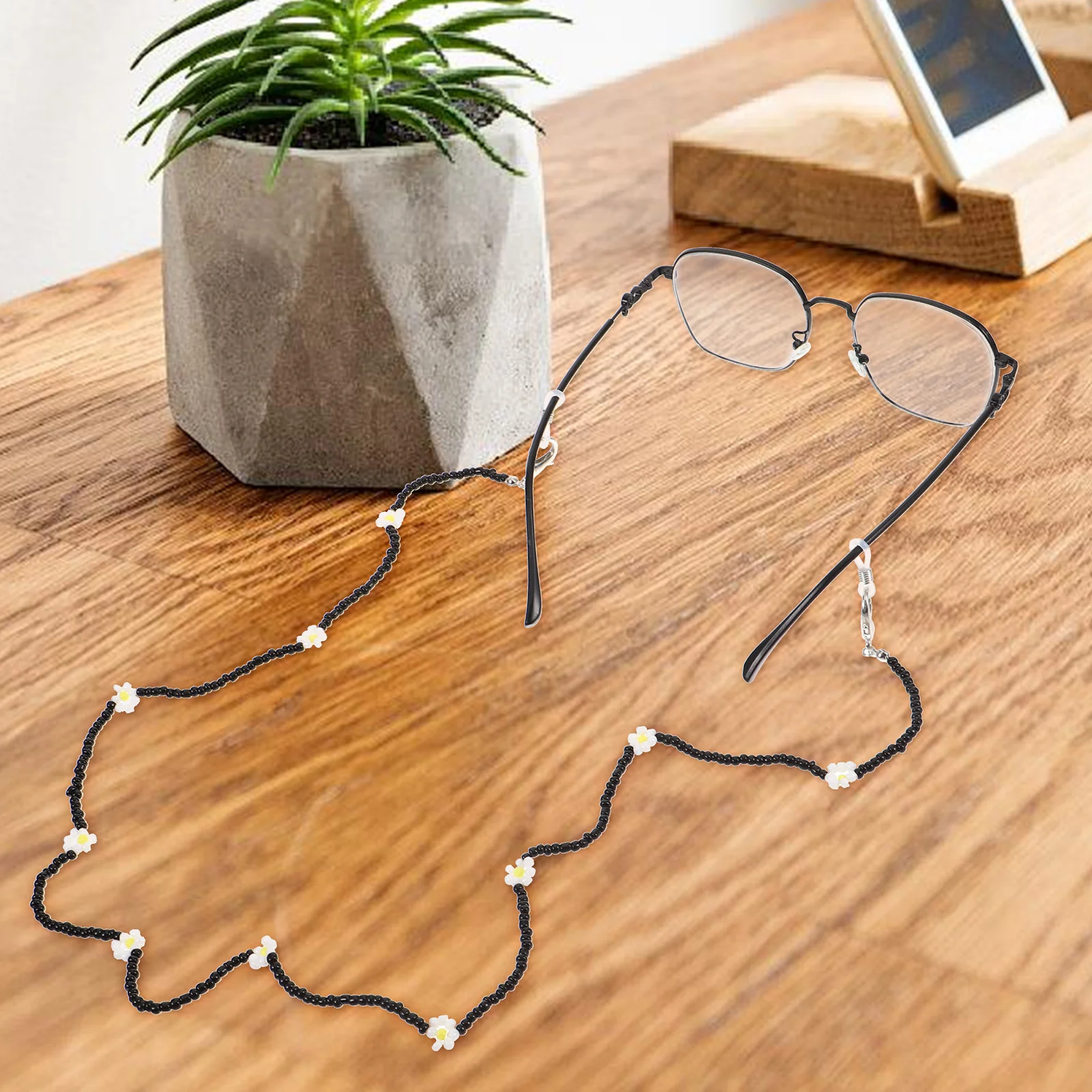 

Flower Beaded Eyeglasses Chain Daisy Sunglasses Lanyard Neck Strap Eyeglass Holder Chain Mask Fixator Glasses Holder Around Neck