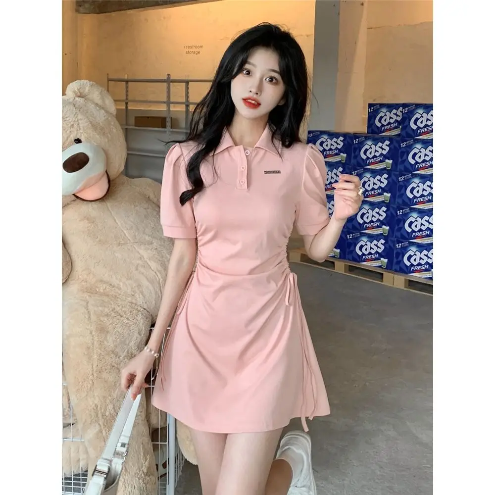 เสื้อยืดสีชมพูกระโปรงโปโลคอปกแขนฟองชุดฤดูร้อนสายรัดเอวกระชับสัดส่วน A-Line กระโปรงสั้น