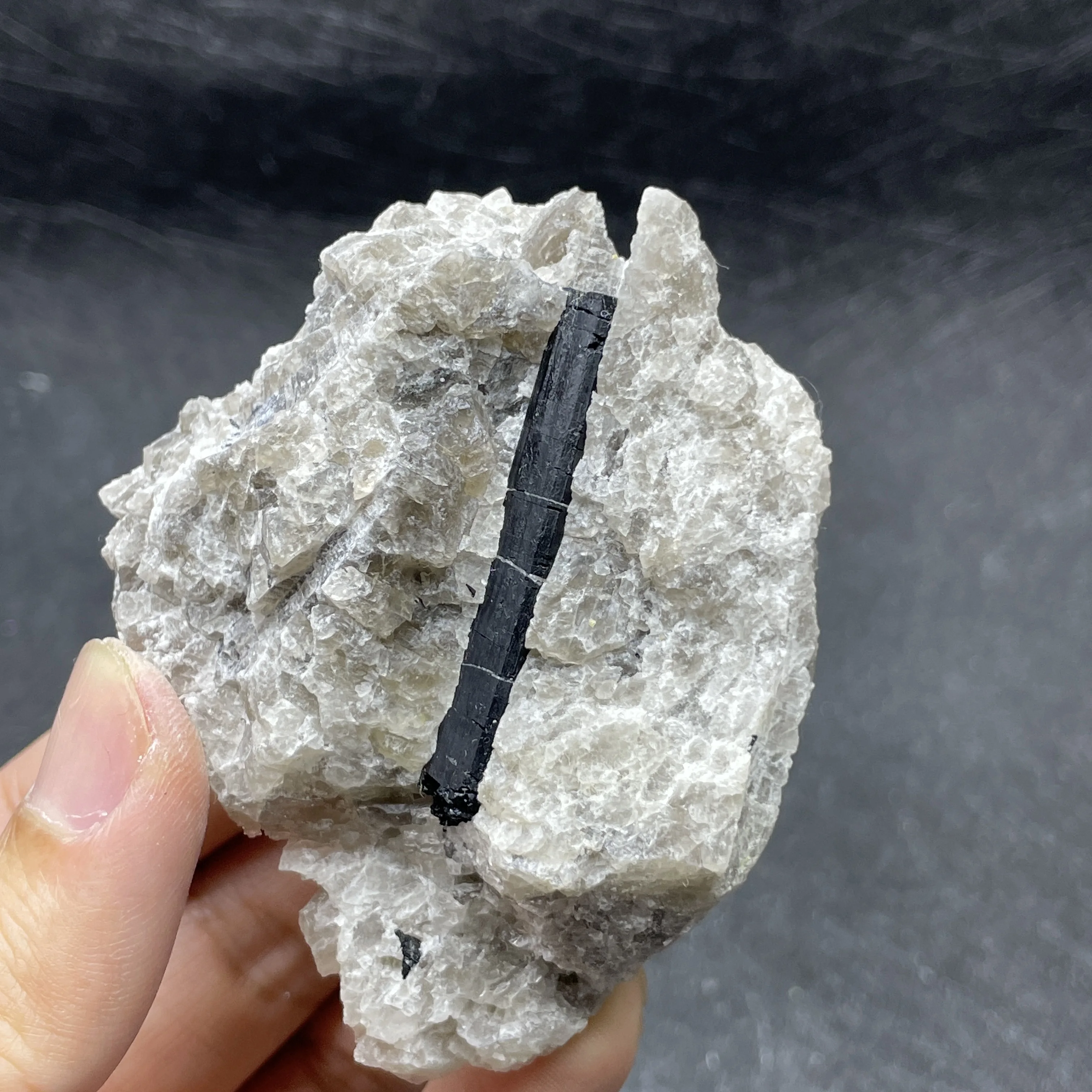 131g Natural Madagascar Black Tourmaline Mineral Specimen Stones And Crystals Healing Grystals Quartz Home Decorations L12