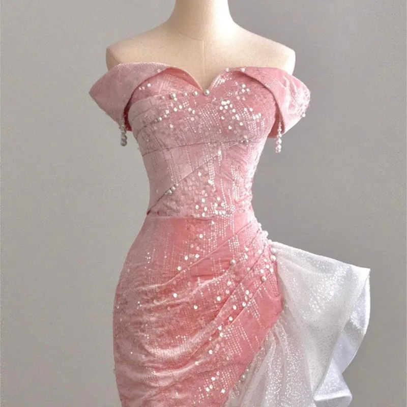 Host light luxury niche birthday party a word shoulder will toast and wear pink dress