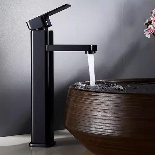 

Черный однорычажный смеситель для холодной воды для раковины, умывальника и раковины в ванной комнате, устанавливаемый на столешницу.