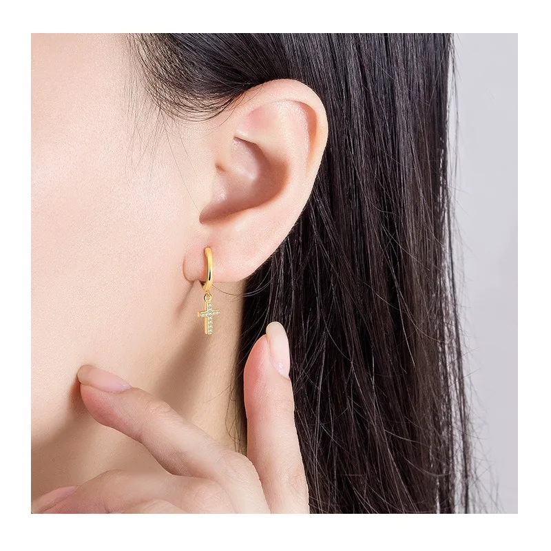 

Серьги-кольца Kalaini Original Classic Cross Ear Buckle: стильные, универсальные, подчеркивающие индивидуальность