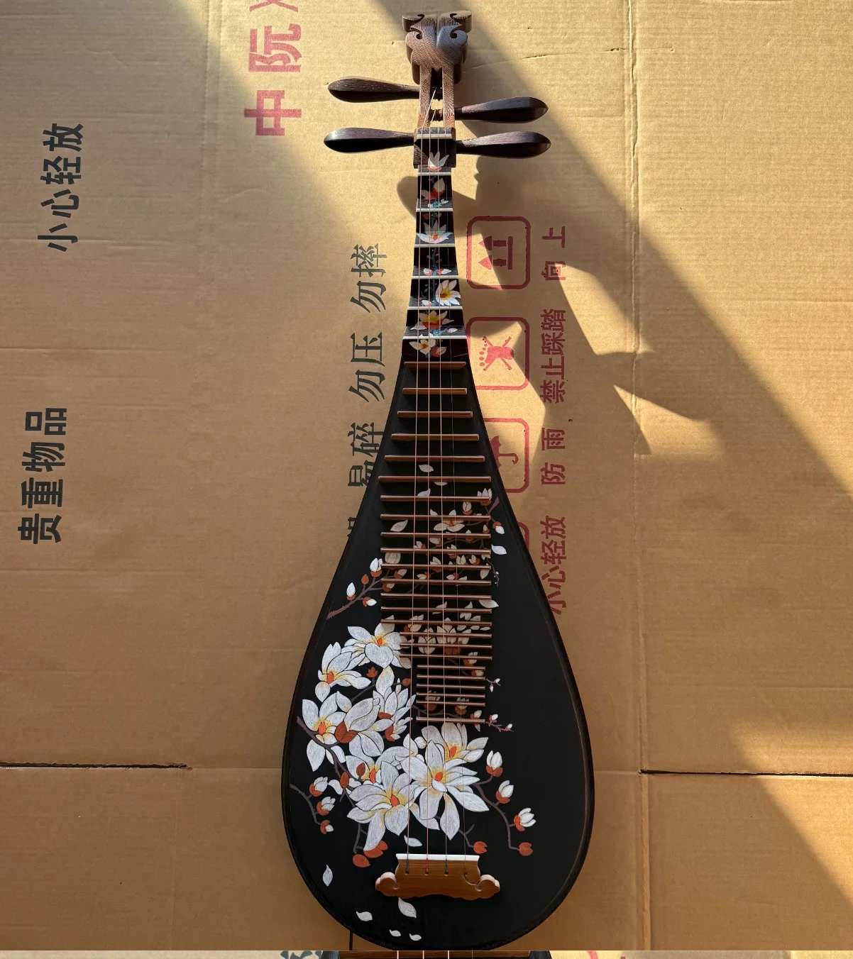 Pipa China lute wenge Painted magnolia flower pattern Chinese string instruments
