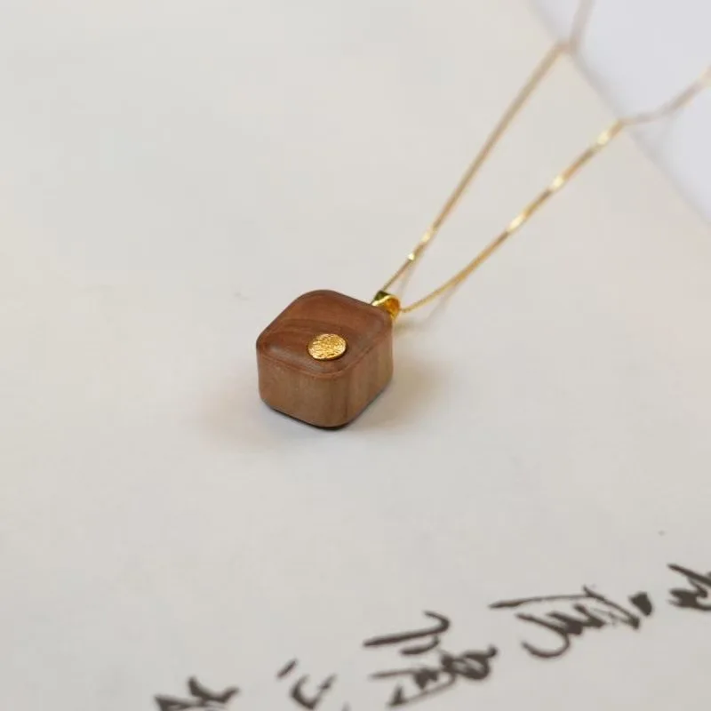 الجبل القديم خشب الصندل مطعمة زاكيم ساحة السكر السلام العلامة التجارية قلادة النمط الصيني الرجعية الحد الأدنى قلادة مجوهرات