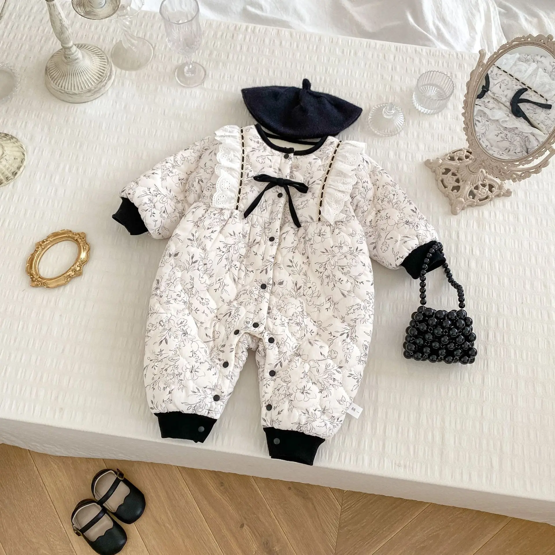 2025 Winter New Baby Warm Romper Newborn Toddler Clothes Plus Velvet Thick Infant Girl Flower Print Bow Padded Jumpsuit 0-24M