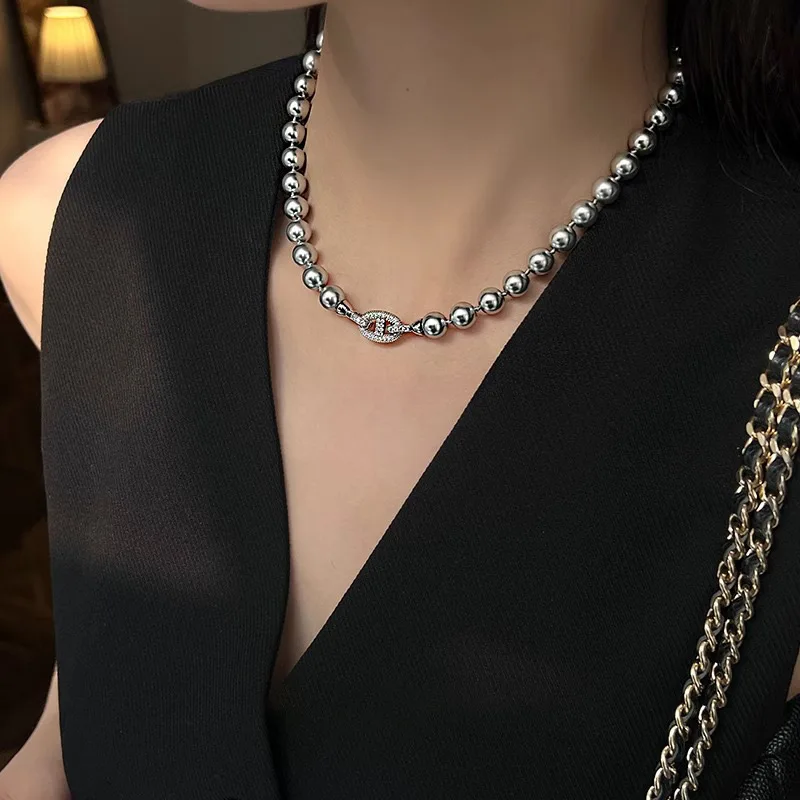 Magnifique parfait! 2025 French Luxury Fashion Pig Nose Grey Pearl Necklace The Ultimate Gift Choice in Elegant Gift Box Package