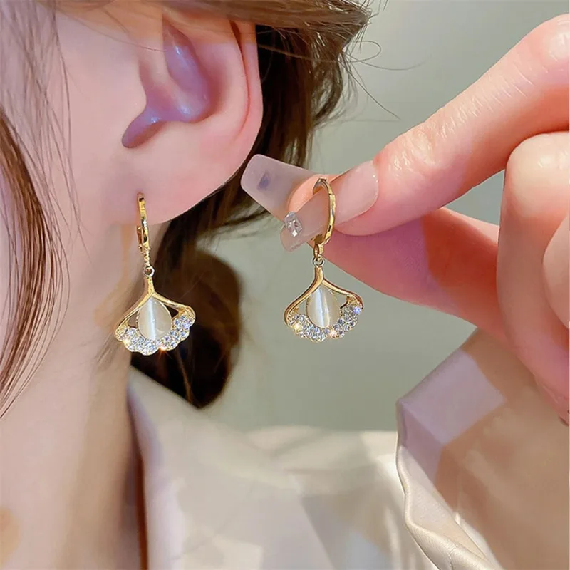 Ginkgo Leaf Earrings for Women New Temperament Green White Buckle Earrings Wedding Party Jewelry Gift Fashion Jewelry