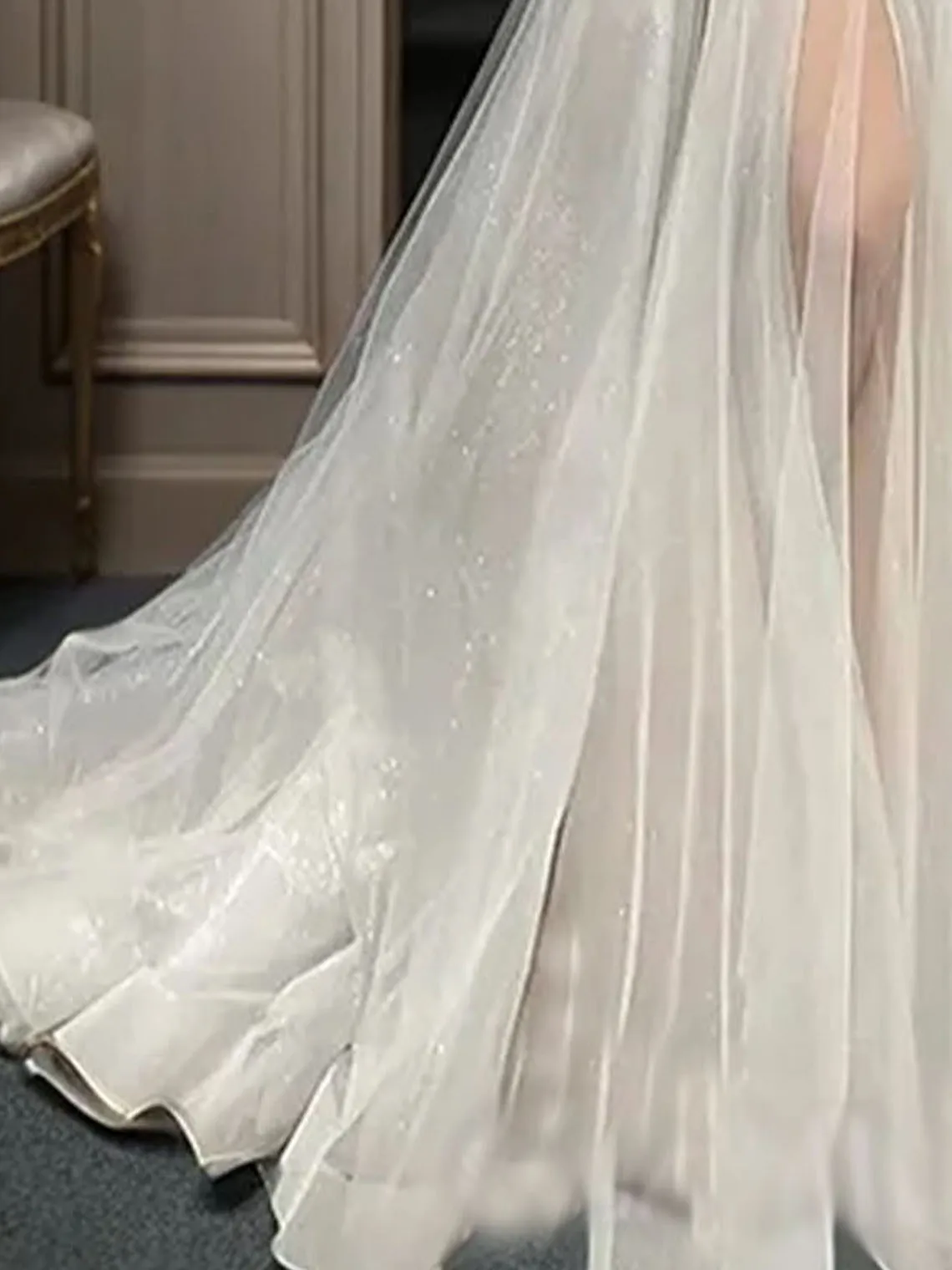 فستان زفاف أنيق عاري الكتفين من التل على شكل حرف a سويب تراين وأكمام قصيرة وكشكشة مزين 2025 مخصص مجاني