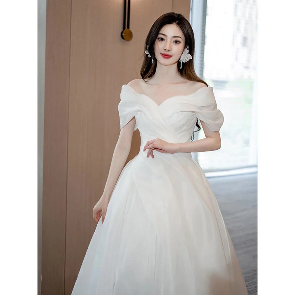 Elegantes schulterfreies Hochzeitskleid aus französischem Satin, schlichtes A-Linien-Kleid für Damen, leichtes, luxuriöses, einfarbiges, weißes, plissiertes A-Linien-Brautkleid
