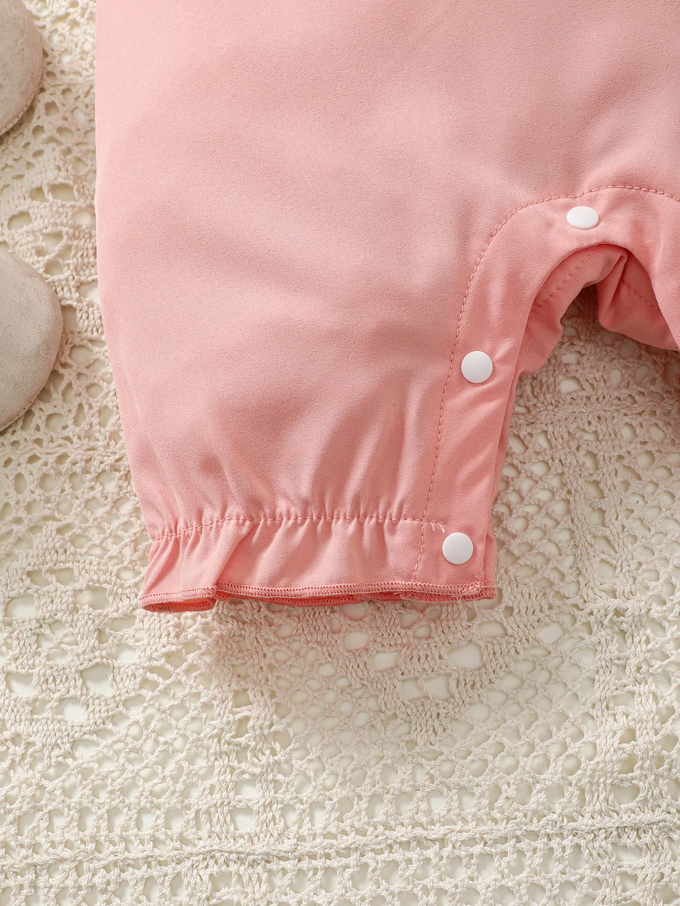 Newborn Cute Baby Girl Lace Embroidered Sleeveless Bodysuit 0-1 Year Old Baby Girl Summer Bodysuit Suitable for Daily Baby Wear