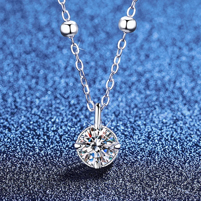 0.5carat Moissanite Necklace Platinum PT95018k Gold Lock Bone Chain Pearl Chain Four Claw Light Luxury Niche Design Necklace