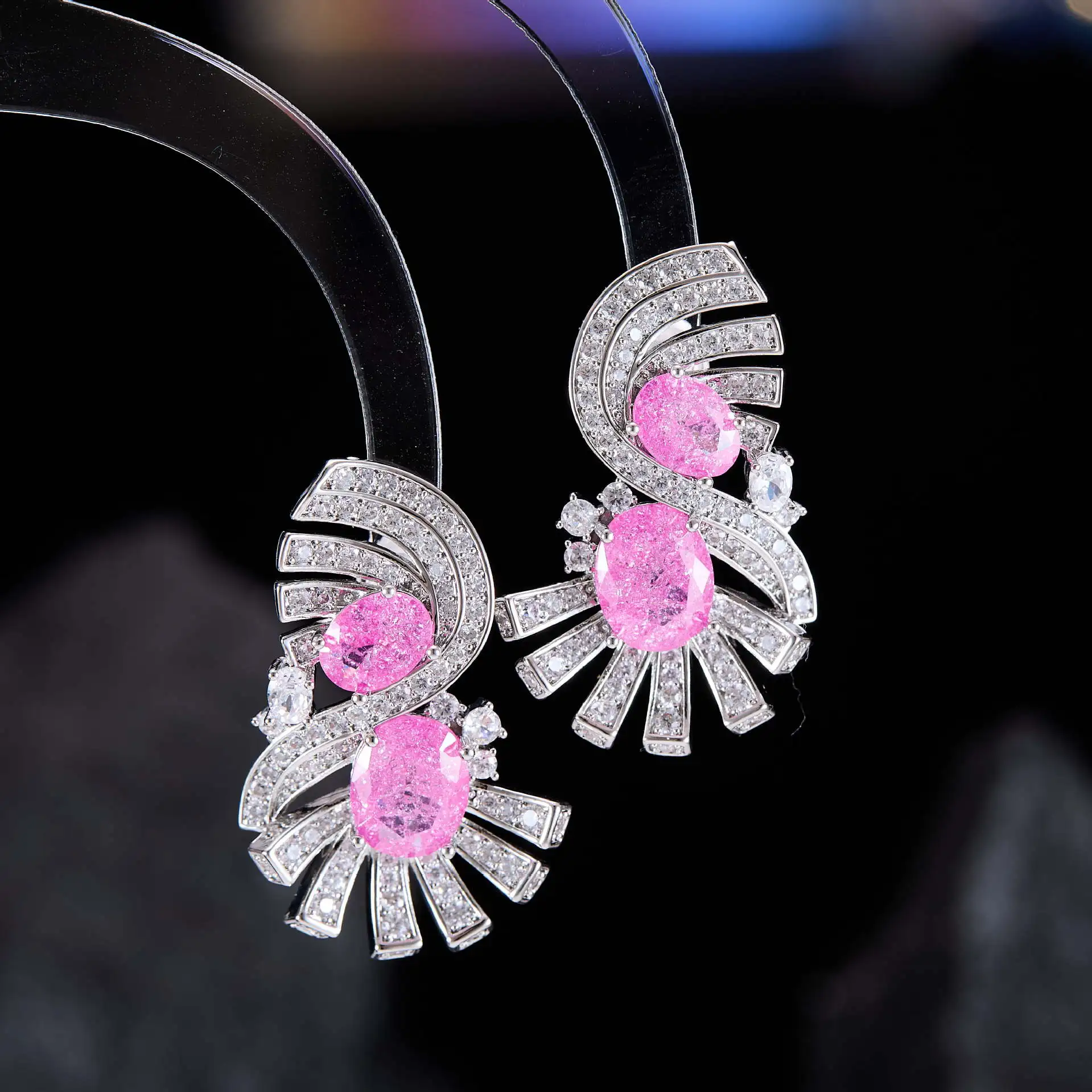 Vintage Fan Shaped Colorful Gemstone Earrings Inlaid Shiny Zircon Luxury High Texture Ear Jewelry Women Party Ear Accessory Gift