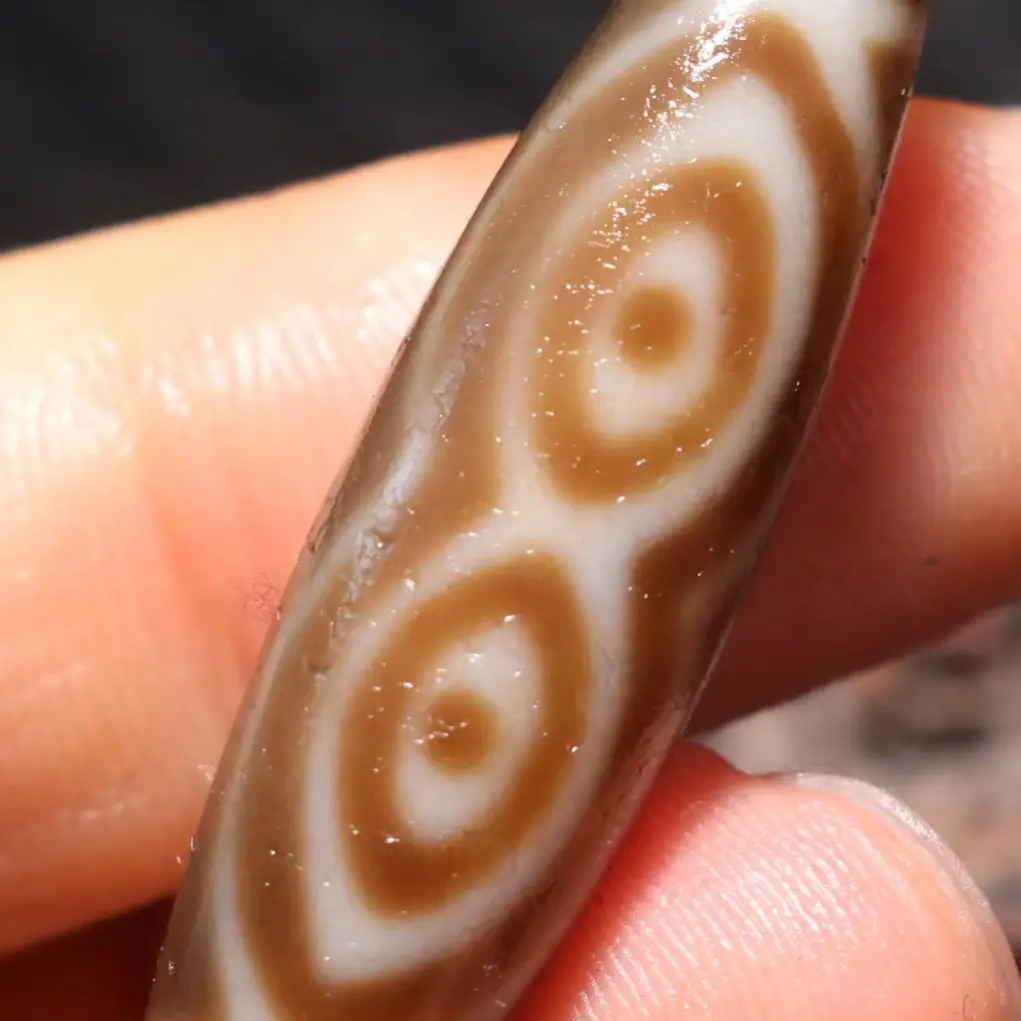 

CONGXINZAICHUFA ## 1005009979567043 kunnanmianqiancongbuditou shuoganjiugan yongwang Tibetan old Agate Star Dragon Eye dZi Bead