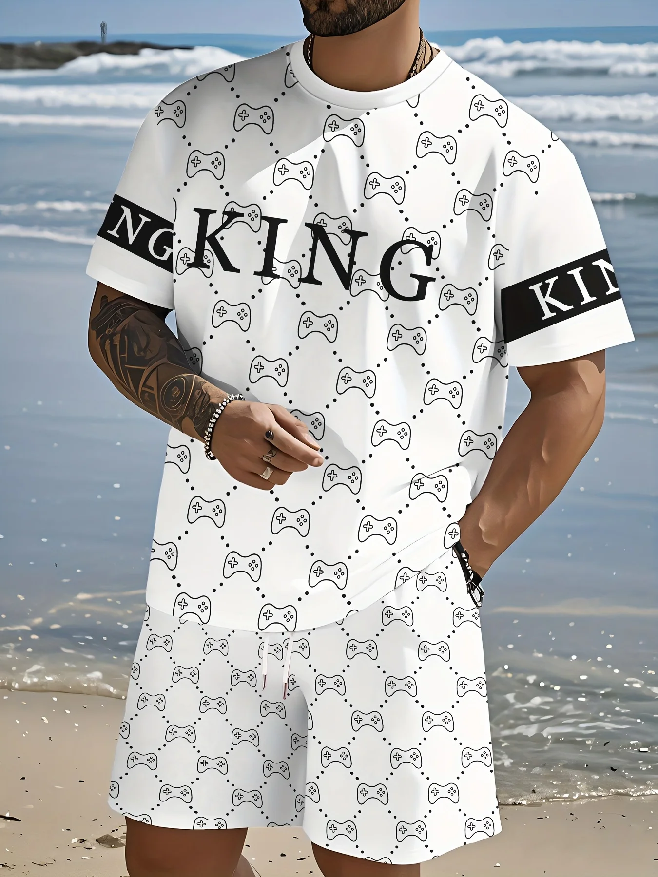 

Летняя мужская повседневная трендовая футболка с принтом KING, комплект с шортами, дышащий, быстросохнущий, удобный спортивный мужской костюм, одежда