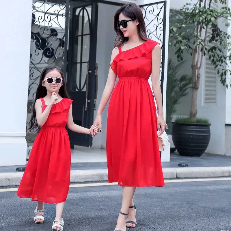 2024 Summer Mother and Daughter Red Dress Vacation Look Mom and Baby Girl Same Beach Dresses Holiday Mammy and Me Equal Clothing