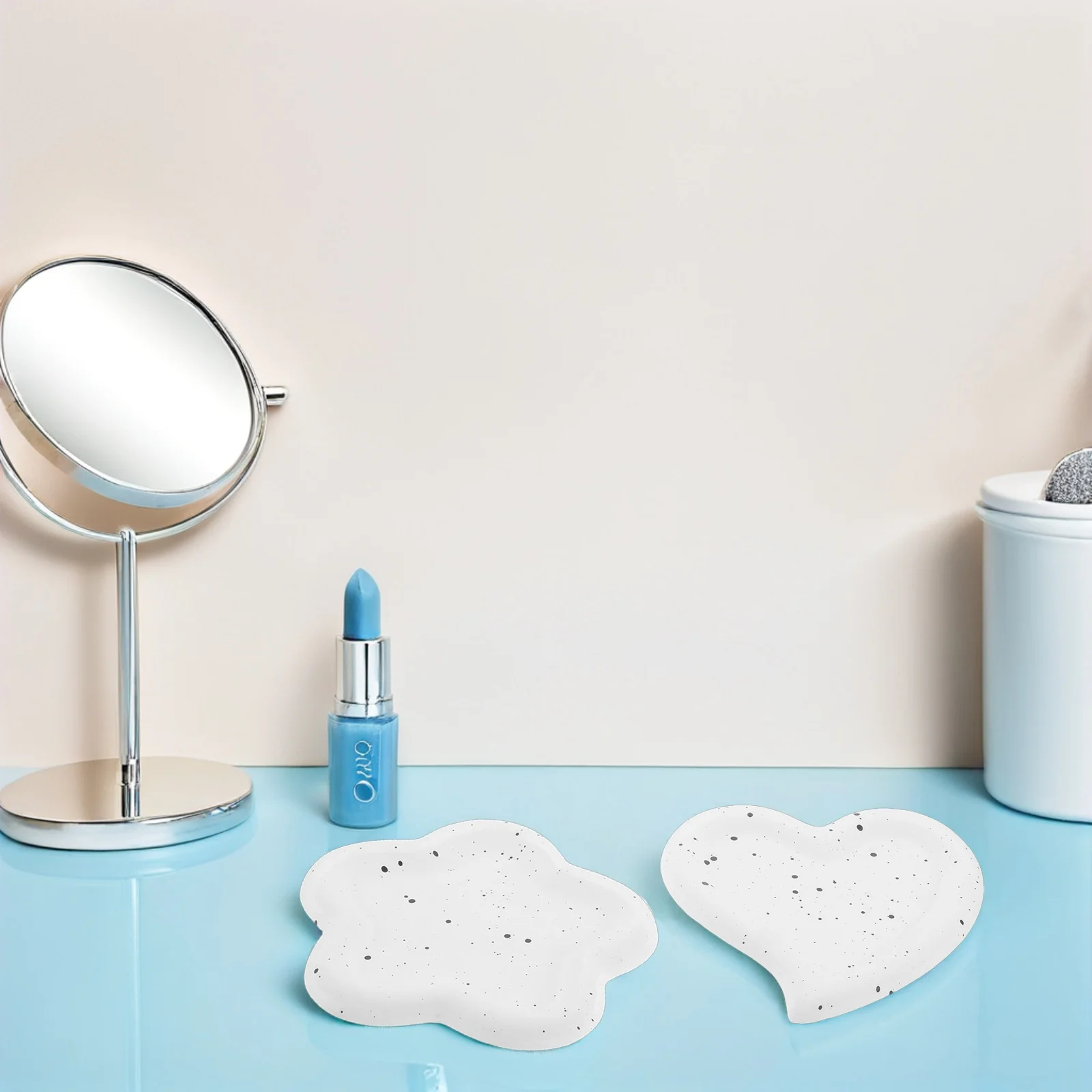 

2Pcs Nail Art Background Prop Heart Tray for Jewelry Makeup Keys Storage Stylish Photography Accessory Minimalist