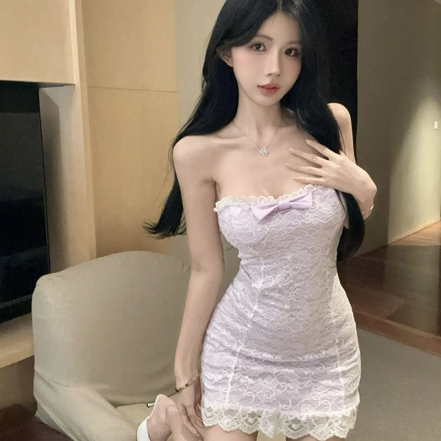 Hot Girl Looks Slim with Bow Styling Dress with Sexy Waist-hugging Slim Lace Lace Buttocks